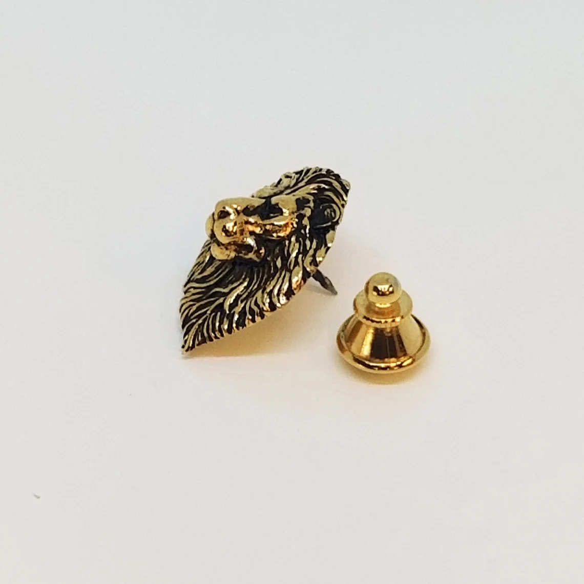 14ct gold bull bear tie pin at Susannah Lovis Jewellers